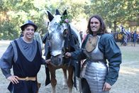 Checker Tobi – Checker Tobi (links) auf der Landshuter Hochzeit mit Pferd Nora und Ritter Christian Berthold.