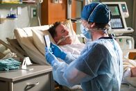 The Good Doctor – Dr. Shaun Murphy (Freddie Highmore, v.), Martin Cross (Lochlyn Munro) Die Verwendung des sendungsbezogenen Materials ist nur mit dem Hinweis und Verlinkung auf TVNOW gestattet.