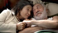 Sein letztes Rennen – Paul (Dieter Hallervorden) und Margot (Tatja Seibt) sind glücklich.
