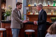 Sturm der Liebe – Henry (Elias Reichert, l., mit Martin Müller, r.) will trotz der schwierigen Situation um seine Liebe zu Maxi kämpfen.