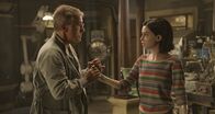 Alita: Battle Angel – Dr. Ido (Christoph Waltz, l.); Alita (Rosa Salazar, r.)