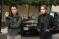 Navy CIS – Sind dazu beauftragt, Mossad Director Eli David zu beschützen: Ziva (Cote de Pablo, l.) und Mossad Officer Liat Tuvia (Sarai Givaty, r.) ...