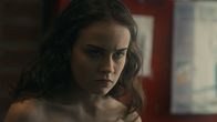 Unseen – Lily (Elisa Echevarria) ist ohne jede Spur verschwunden und wird gefangen gehalten. Nachdem sie etwas über den Vorfall mit ihrem Großvater herausfindet, setzt sie alles auf eine Karte und versucht zu fliehen.