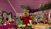 ABC Bär Adventkalender – Der ABC Bär und seine Freunde zählen die Tage bis zum Weihnachtsabend und füllen die Wartezeit mit lustigen Zahl- und Buchstabenspielen.