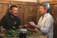 Servus Reportage – Gemmotherapie - die Knospen werden verarbeitet