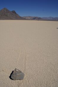 Die Entstehung der Erde – Das Sedimentgestein einer der heißesten Orte der Erde lässt auf eine der kältesten Perioden der Geschichte unseres Planeten schließen.