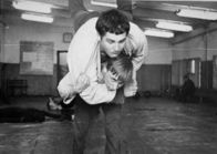 Putins Russland – Seit er elf Jahre alt ist, betreibt Wladimir Putin Judo. Sein Trainer und Mentor holt ihn damals von der Straße und spielt eine wichtige Rolle in Putins Leben.