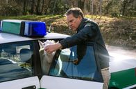 Hubert ohne Staller – ARD HUBERT OHNE STALLER FOLGE, IX. Staffel, Folge 145, "Milchmord"50 Uhr im ERSTEN. Hubert (Christian Tramitz, M.) hat die Ziege "Trixie", im Polizeiauto zum Revier gebracht.