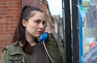 Der Irland-Krimi – Aideen (Roisin O‘Neill) blickt in eine ungewisse Zukunft.