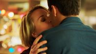 Scorpion – Wie kommt es bloß zu einem Kuss zwischen Florence (Tina Majorino, l.) und Walter (Elyes Gabel, r.)? Das kann doch nicht die reale Welt sein oder?