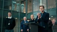 The Fortress – Premierminister Heyerdahl (Tobias Santelmann) eröffnet die tausendste Fabrik in Norwegen.