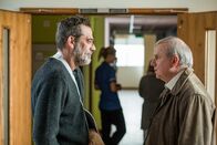 The Postcard Killings – Jeffrey Dean Morgan (Jacob Kanon), Joachim Król (Kommissar Bublitz).