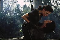 James Bond 007: GoldenEye – Kann James Bond (Pierce Brosnan) den Kampf gegen Xenia Onatopp (Famke Janssen) gewinnen?