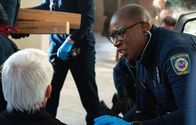 9-1-1 Notruf L.A. – Ned (Mark Bramhall, l.); Henrietta "Hen" Wilson (Aisha Hinds, r.)