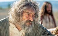 Terra X: Große Mythen aufgedeckt – Der biblische Noah und seine Sippe sollen die einzigen Überlebenden der Sintflut gewesen sein. Er soll der Stammvater aller zukünftigen Generationen sein.
