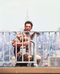 Independence Day – Während die Menschenheit die Ankunft der Außerirdischen feiert, entschlüsselt David (Jeff Goldblum) den Funkcode der Raumschiffe: die Koordination zur Attacke!