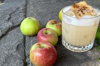 Meisterküche – Der Cocktail „Milky Delicious“ ist schön cremig und trumpft mit einem Mix aus Minze, Amaretto und Calvados auf.