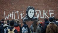 Stalk – Niemand weiß, wer der White Duke ist.