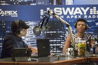 Empire – Der Kampf zwischen Hakeem (Bryshere Y. Gray, r.), Cookie und Lucious wird bei Sway (Sway Calloway, l.), live bei Apex Radio, weiter ausgetragen ...