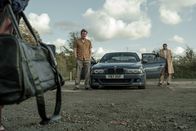 Two Weeks to Live – Brooks (Jason Flemyng, l.); Thompson (Thalissa Teixeira , r.)