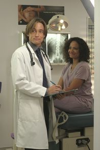 Scrubs - Die Anfänger – Jay Kenneth Johnson (Dr. Matthews), Judy Reyes (Carla Espinosa).