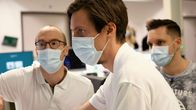 Impact – Impact Assistenzärzte vor Burnout – So gestresst und überlastet sind junge Medizinerinnen 58 Stunden – so viel arbeiten Assistenzärzt:innen laut einer aktuellen Umfrage im Schnitt pro Woche. Copyright: SRF