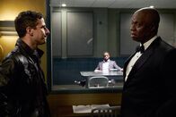 Brooklyn Nine-Nine – Jake Peralta (Andy Samberg, l.); Captain Ray Holt (André Braugher, r.)