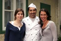 Oben ohne – (v.li.): Nora Heschl, Haydar Zorlu, Maria Köstlinger.