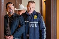 Blue Bloods - Crime Scene New York – Diego Rodriguez (Carlos Gómez, l.); Danny Reagan (Donnie Wahlberg, r.)