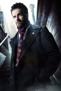 Elementary – (1. Staffel) - Sherlock Holmes (Jonny Lee Miller), der exzentrische Engländer, hatte ein gravierendes Drogenproblem und musste einen Drogenentzug in New York machen. Seit seinem Entzug arbeitet er als Berater für das NYPD ...