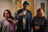 Blockbustaz – Sol (Eko Fresh, M.), Hella (Inge Maux, r.) und Madita Berger (Martina Eitner-Acheampong, l.).