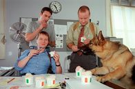 Kommissar Rex – (v.li.) Heinz Weixelbraun (Christian Böck), Gedeon Burkhard (Alexander Brandtner), Martin Weinek (Fritz Kunz).
