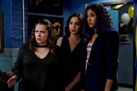 Crazy Ex-Girlfriend – v.l.n.r.) Rebecca (Rachel Bloom); Valencia (Gabrielle Ruiz); Heather (Vella Lovell)