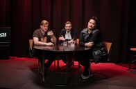 CLINCH – v.l.n.r. Shahak Shapira, Moderator Jean-Philippe Kindler, und Rapperin Kitty Kat.