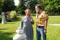 SOKO Stuttgart – Was läuft hier zwischen dem Schlagersänger Jack Silber (Andreas Hoppe, r.) und dem Leiter der Entzugsklinik Dr. Klas Eckert (Krystian Martinek, l.)? Die beiden scheinen etwas zu verbergen.
