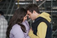 Superman & Lois – Candice (Samantha Di Francesco, l.); Jonathan Kent (Michael Bishop, r.)