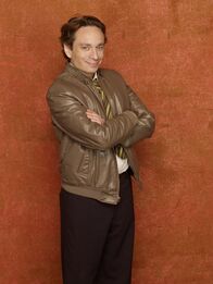 The Middle – (2. Staffel) - Frankies Kollege bei Ehlert Motors: Bob (Chris Kattan) ...