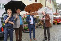 Die Rosenheim-Cops – Die Rosenheimer Mordkommission ermittelt, nachdem eine Marktfrau tot aufgefunden wurde Von links: Polizist Michi Mohr (Max Müller), Kommissar Stadler (Dieter Fischer), Kommissar Hansen (Igor Jeftic) und Werner Kraisig (Johannes Herrschmann).