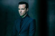 Sherlock – Der Schatten von Moriarty (Andrew Scott) verfolgt Sherlock weiter.