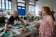 Zu Tisch ... – Marta Fazlic (re.) in der Fischhalle von Mali Losinj, dem Hauptort der Insel: Fisch steht bei Marta mehrmals in der Woche auf dem Speiseplan.