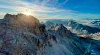 Expedition in die Heimat – Sonnenaufgang am Zugspitzgipfel.