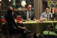 Scorpion – v.r.) und Walter (Elyes Gabel, r.) an alles andere, als an besinnliche Weihnachten ...