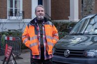The Chelsea Detective – Baumpfleger Ross Pickard (Neil Morrissey) spielt eine zwielichtige Rolle. Er hat sich offenbar nicht immer nur auf seine Arbeit konzentriert.