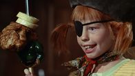 Astrid Lindgren:: Pippi Langstrumpf – Pippi (Inger Nilsson) hat sich selbst als Seeräuber kostümiert und zeigt ihren Freunden, wie sich ein "hungriger Pirat" aufführt.