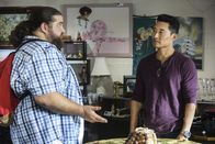 Hawaii Five-0 – Versuchen herauszufinden, wer die Verschwörungstheoretikerin Susie Freeling ermordet hat: Jerry (Jorge Garcia, l.) und Chin (Daniel Dae Kim, r.) ...
