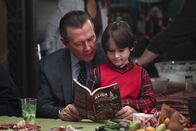 Scorpion – Für Ralph (Riley B. Smith, r.) machen Cabe (Robert Patrick, l.) und die Scorpions das Unmöglich möglich: Schnee in LA ...