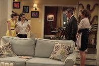 Last Man Standing – (v.l.n.r.) Eve (Kaitlyn Dever); Mandy (Molly Ephraim); Mike (Tim Allen); Vanessa (Nancy Travis)