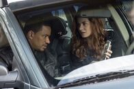 Detective Laura Diamond – Um einen neuen Fall zu lösen, leisten Billy (Laz Alonso, l.) und Laura (Debra Messing, r.) vollen Einsatz ...