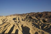 Die Entstehung der Erde – Als Teil einer Reihe von Bergketten, die sich aufgrund von Plattenverschiebungen stets in Bewegung befinden, wird das Death Valley immer weiter auseinandergezogen.
