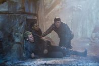 Star Trek Into Darkness – Im Visier des Bösen: (v.l.n.r.) Kirk (Chris Pine), Uhura (Zoe Saldana) und Spock (Zachary Quinto) ...